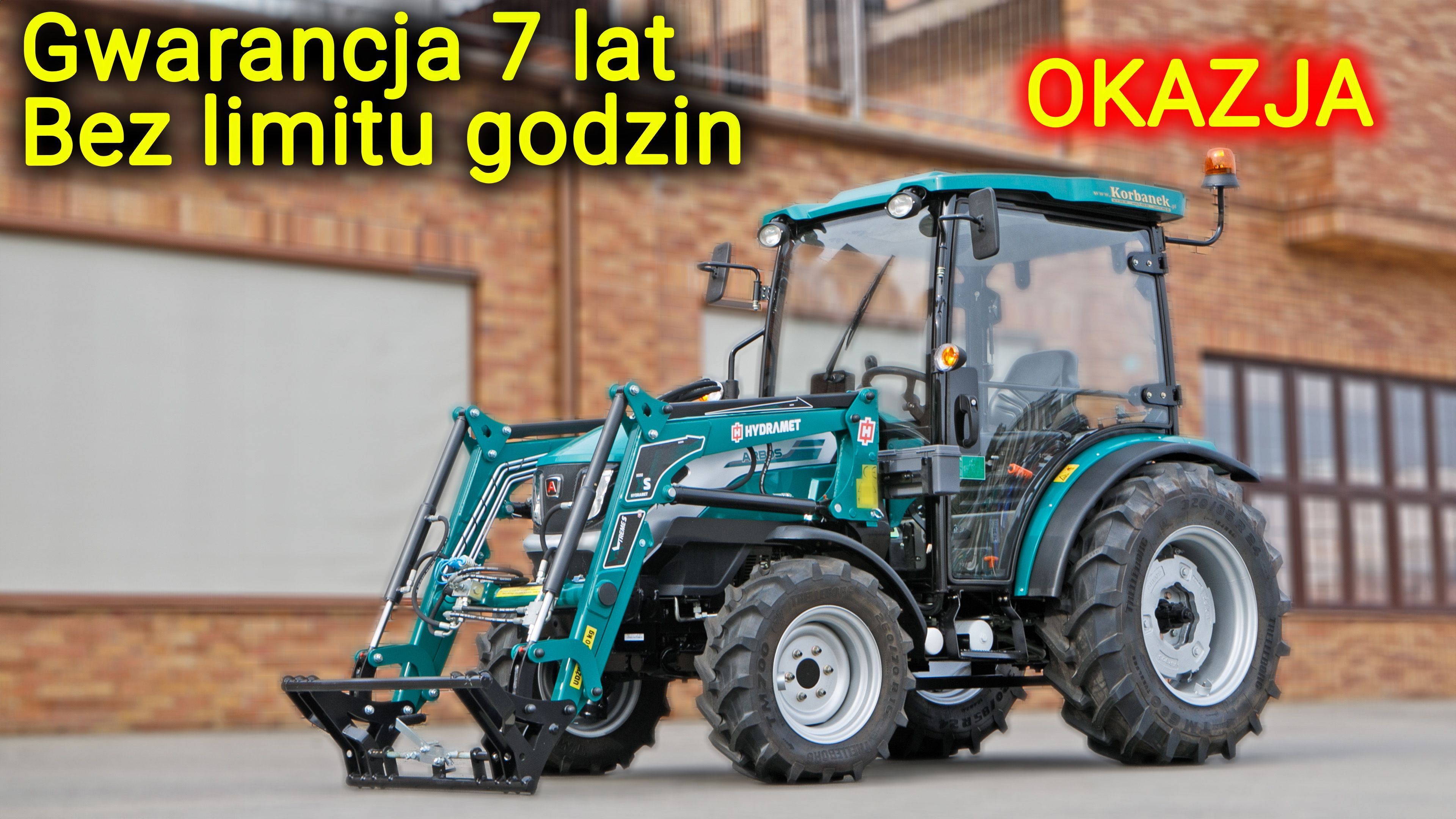 Ciągnik rolniczy Arbos 2040 z ładowaczem widok przodu z lewej strony