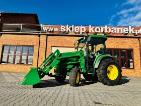 kompaktowy-wielozadaniowy-traktor-ciagnik-john-deere-seria-r-4049-z-ladowacz-czolowy-przedni-tuz--plac-firma-korbanek