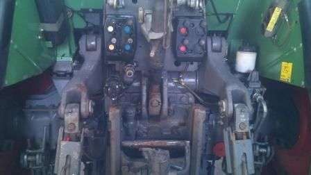 Tył ciągnika rolniczego używanego Fendt 412 Vario zaczep tylny,