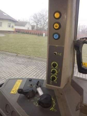 Stacyjka z kluczykiem w używanym niemieckim ciągniku rolniczym Fendt 309 Farmer