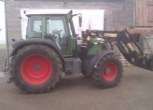 Fendt 412 Vario z 2006 roku wyposażony w ładowacz czołowy Stoll Robust 