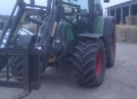 Używany traktor rolniczy Fendt 412 Vario z zamontowanym Stoll Robust z wydłami do palet 
