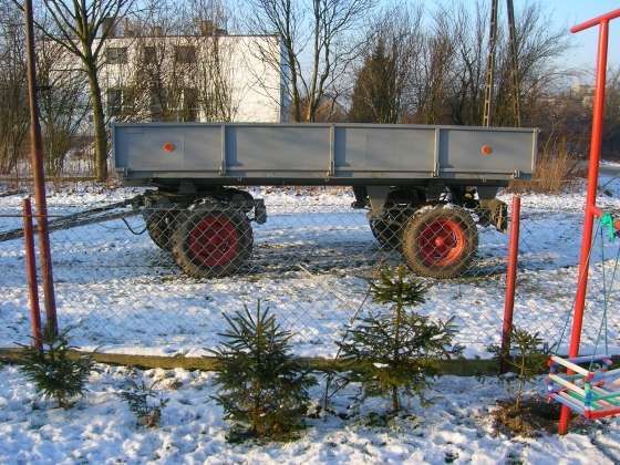 przyczepa rolnicza IFA 6T 1981 r bez śladów korozji szara z czerwonymi felgami