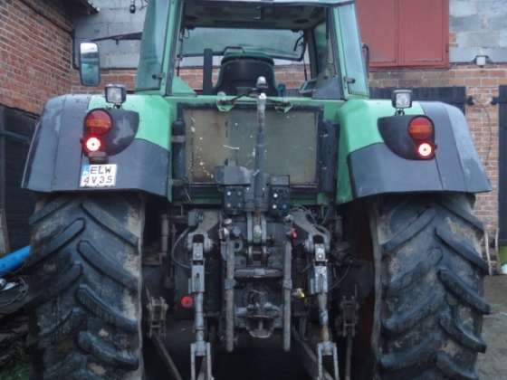 Tył traktora używanego 926 Vario układ zawieszenia narzędzi 