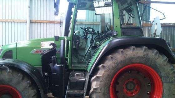 Używany traktor rolniczy marki Fendt wersja 412 Vario widok na lewy bok zakupiony od korbanek.pl