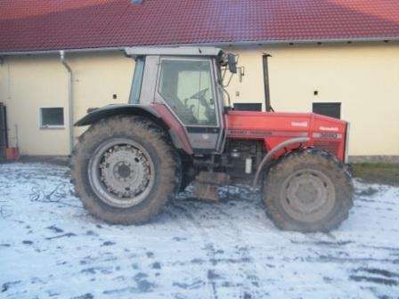 Prawa strona traktora Massey Ferguson 3690