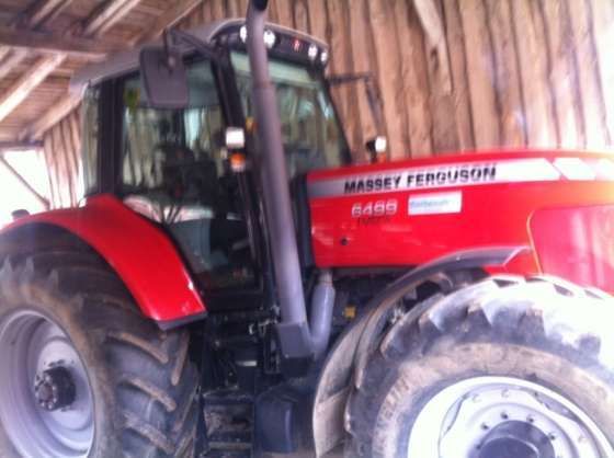 Ciągnik Massey Ferguson 6499 z 2008 roku w garażu