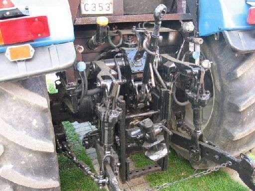 Tył używanego ciągnika rolniczego Pronar 1221 A