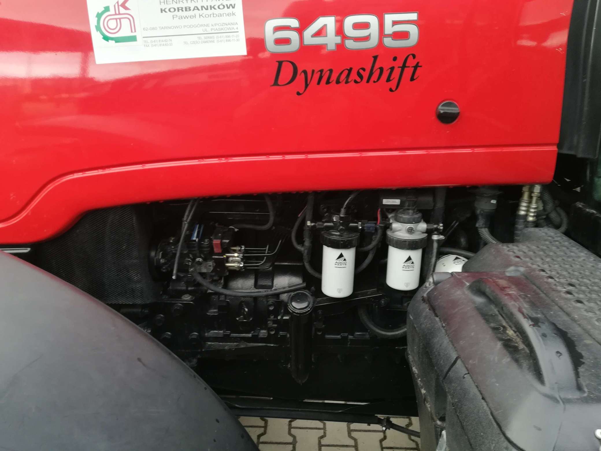 Silnik w ciągniku Massey Ferguson 6495 ze skrzynią Dynashift