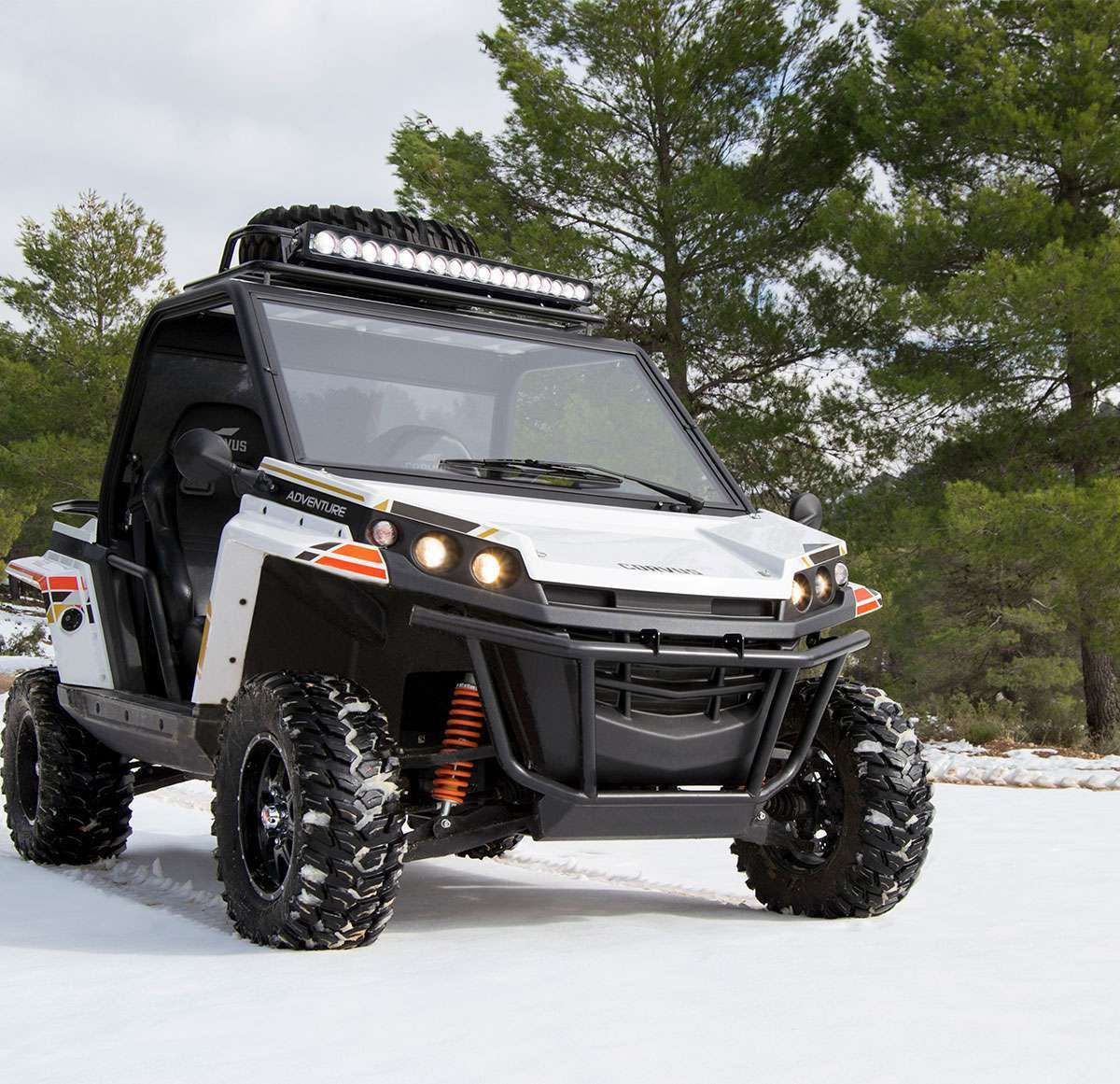 Corvus Adventurer T900 na śniegu