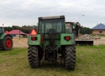Używany ciągnik rolniczy Fendt 312 widok na tył pojazdu zaprezentowany w gospodarstwie