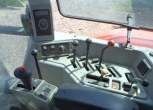 Używany Ciągnik Massey Ferguson 9240 rok produkcji 2000 wnętrze kabiny dźwignie sterujące prawa strona
