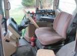 Zdjęcie wnetrza kabiny w ciągniku John Deere 6400