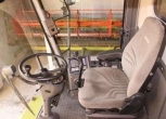 Claas Medion 310 używany - wnętrze kabiny widok na fotel operatora