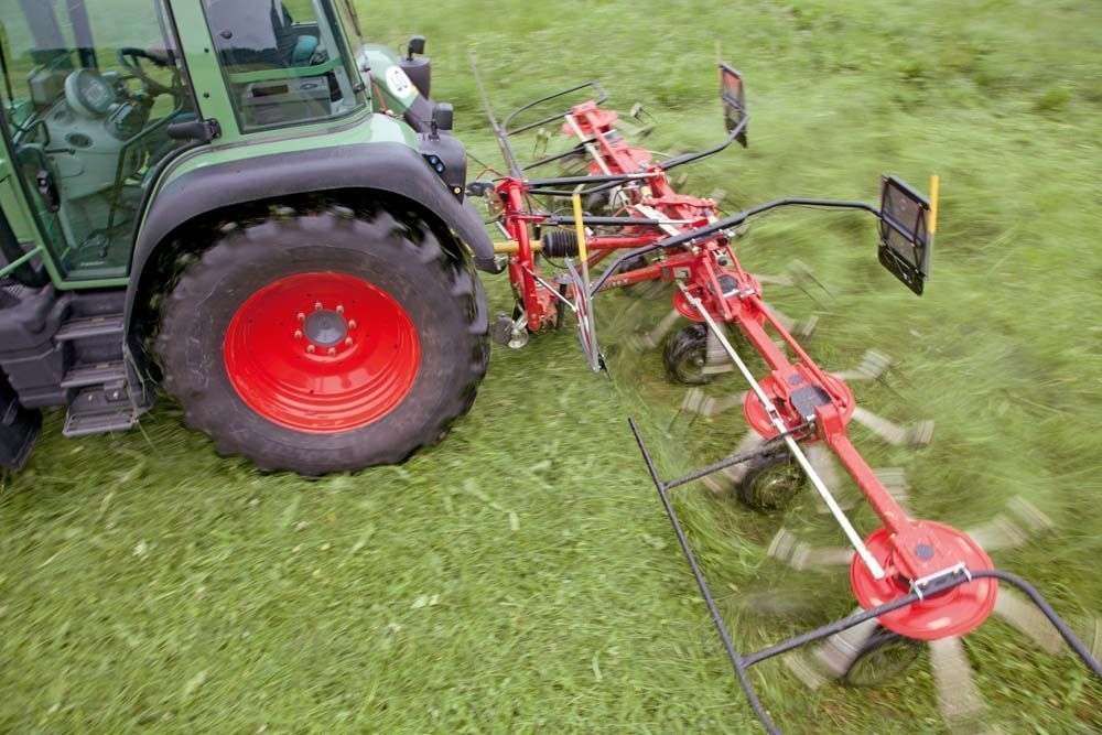 Przetrząsacze zawieszane Fella TH na polu