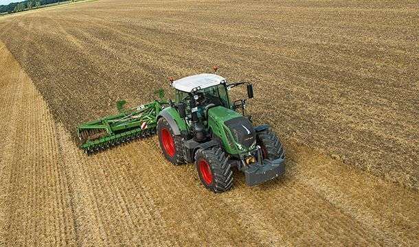 Ciągnik rolniczy Fendt 800 Vario S4 Profi