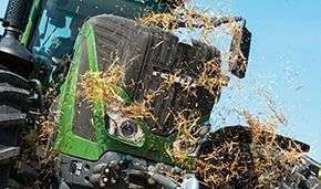 Ciągnik rolniczy Fendt 900 Vario S4 z obracalnym wentylatorem.