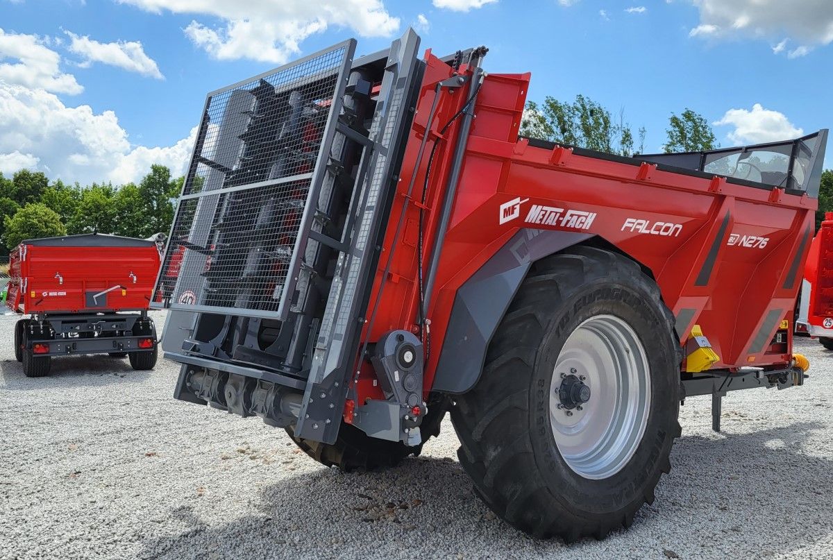 N276 Falcon rozrzutnik obornika firmy Metal-Fach