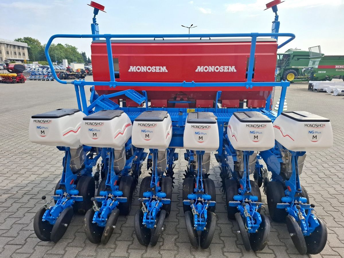 Siewnik punktowy MONOSEM NG PLUS M EXTEND, 6-rz. z rozsuwanymi hydraulicznie sekcjami wysiewającymi