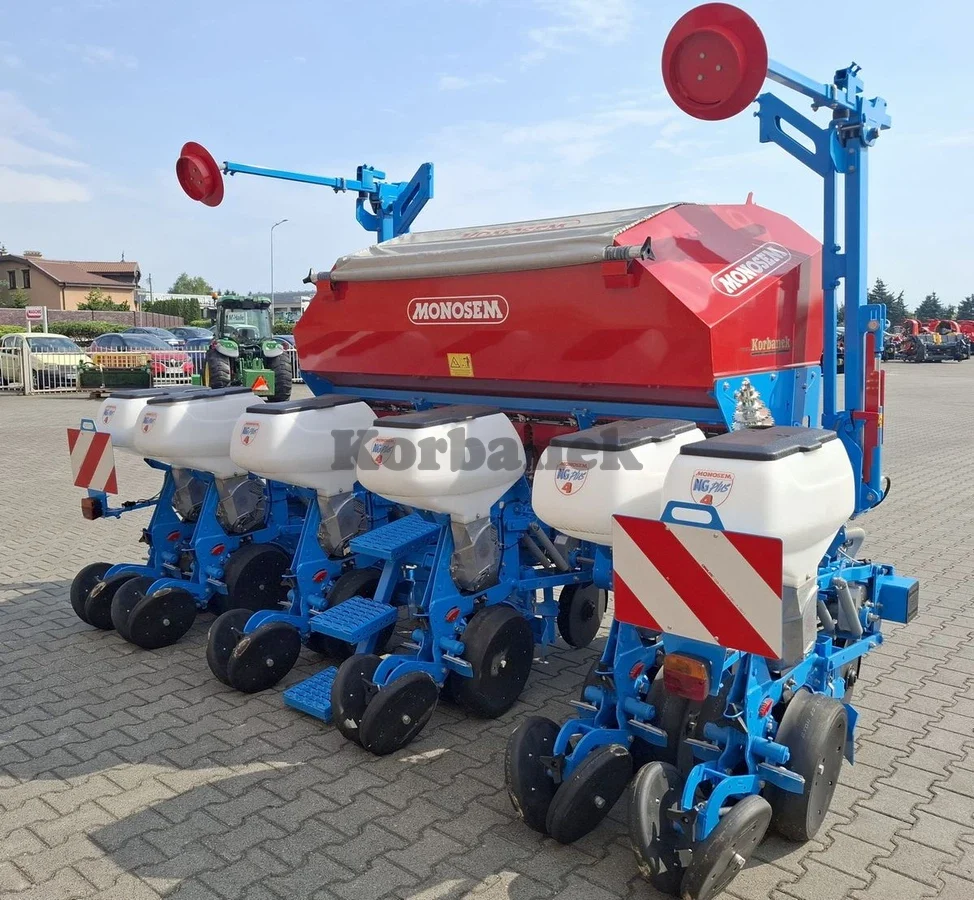 Siewnik punktowy Monosem NG Plus 4, 6-rzędowy z podsiewaczem 1500 l
