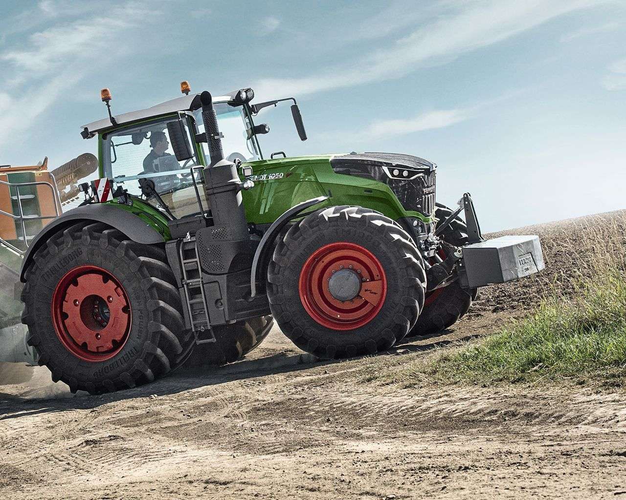 Ciągniki rolnicze FENDT Ciągniki rolnicze FENDT z przednim obciążnikiem