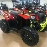 Scrambler 1000 XP Polaris kolor czerwony przedni zderzak metalowy osłony rąk felgi aluminiowe zawieszenie FOX kontrola zjazdu ADC hamowanie silnikiem EBS wspomaganie kierownicy EPS Korbanek.pl