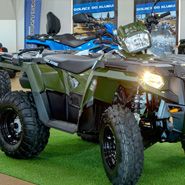 Sportsman EPS 570 Polaris wspomaganie kierownicy kolor zielony felgi stalowe EBS hamowanie silnikiem dodatkowa lampa w kierownicy Korbanek.pl