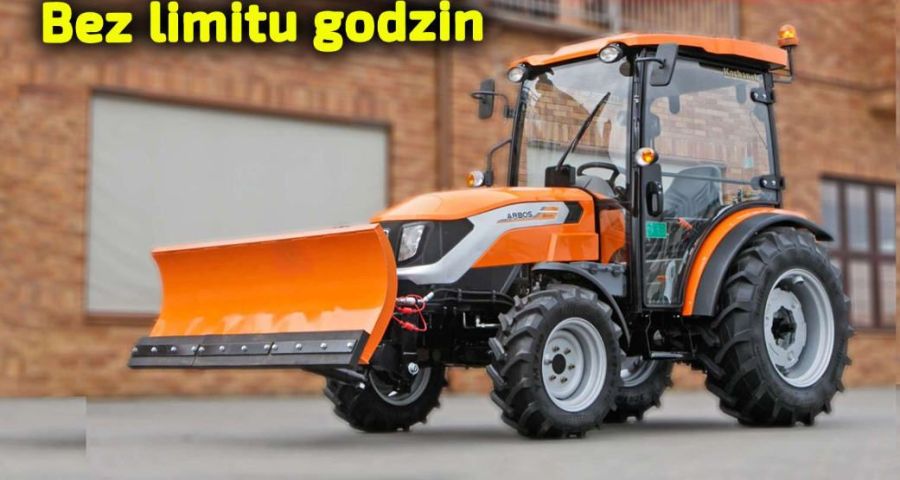 Ciągnik Arbos 2040 wersja komunalna z pługiem do śniegu.