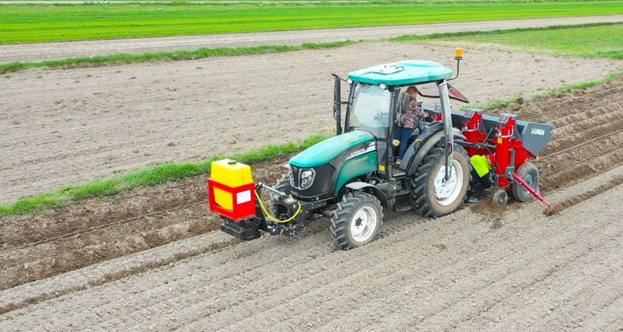 Sadzenie ziemniaków ciągnikiem Arbos i sadzarką Unia