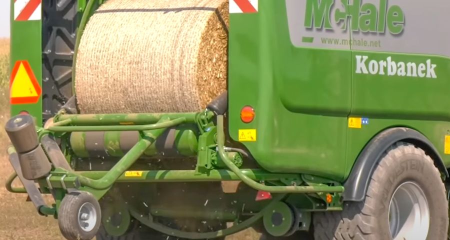 Prasowanie słomy prasoowijarką McHale