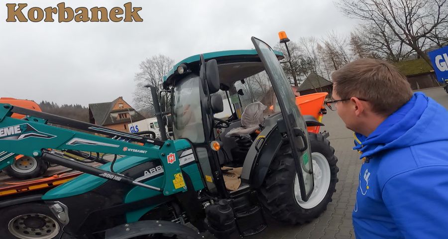 Ciągnik Arbos 3065 wraz z zestawem komunalnym został dostarczony do firmy zajmującej się spedycją