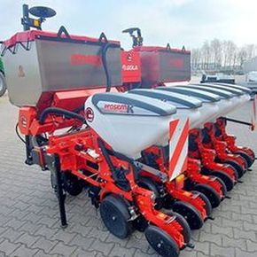 Siewnik punktowy elektryczny Sola PROSEM K 6-rzędowy rama teleskopowa z układem Variant widok od lewej