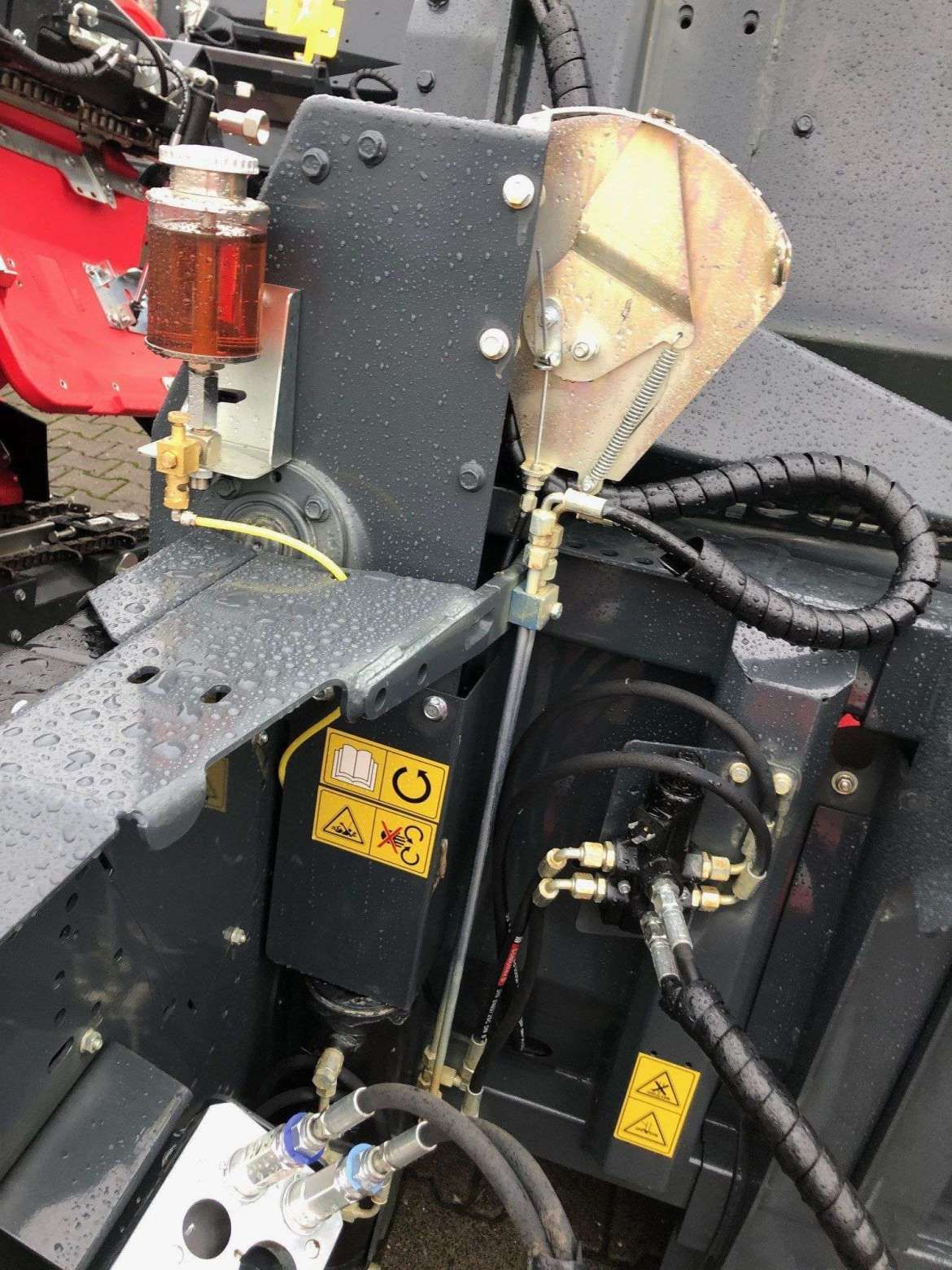 Hydrauliczne multizłącze w przystawce Capello 6 rzędowej 