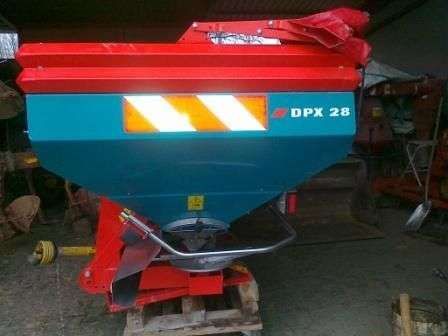 Rozsiewacz używany SULKY DPX28 2100 litrów z plandeką