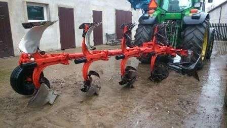 Pług obracalny użwany z ciągnikiem John Deer