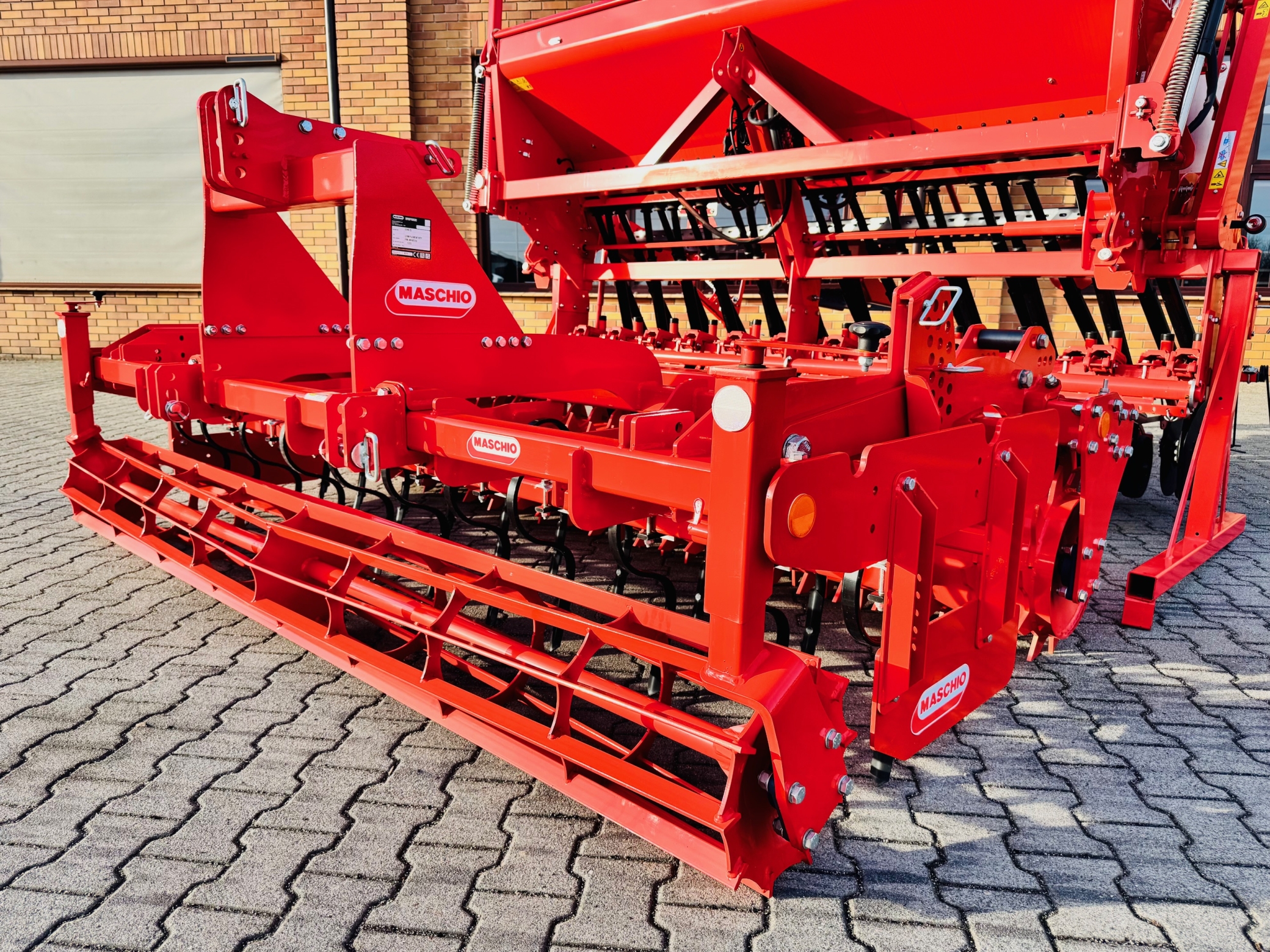 Agregat-uprawowo-siewny-zestaw-uprawowy-3-0-maschio-gaspardo-plac-firma-korbanek