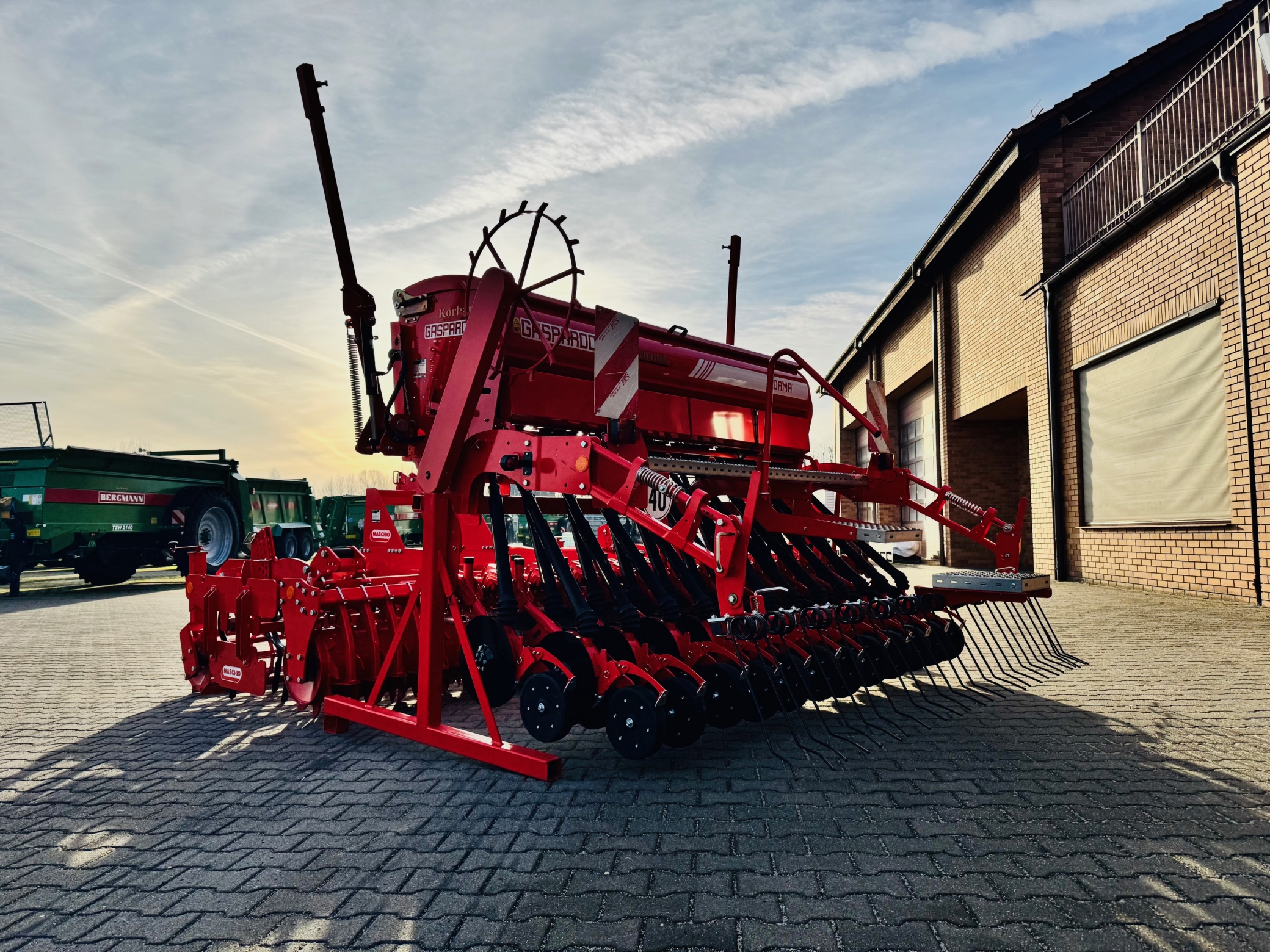 Agregat-uprawowo-siewny-zestaw-uprawowy-3-0-maschio-gaspardo-plac-firma-korbanek