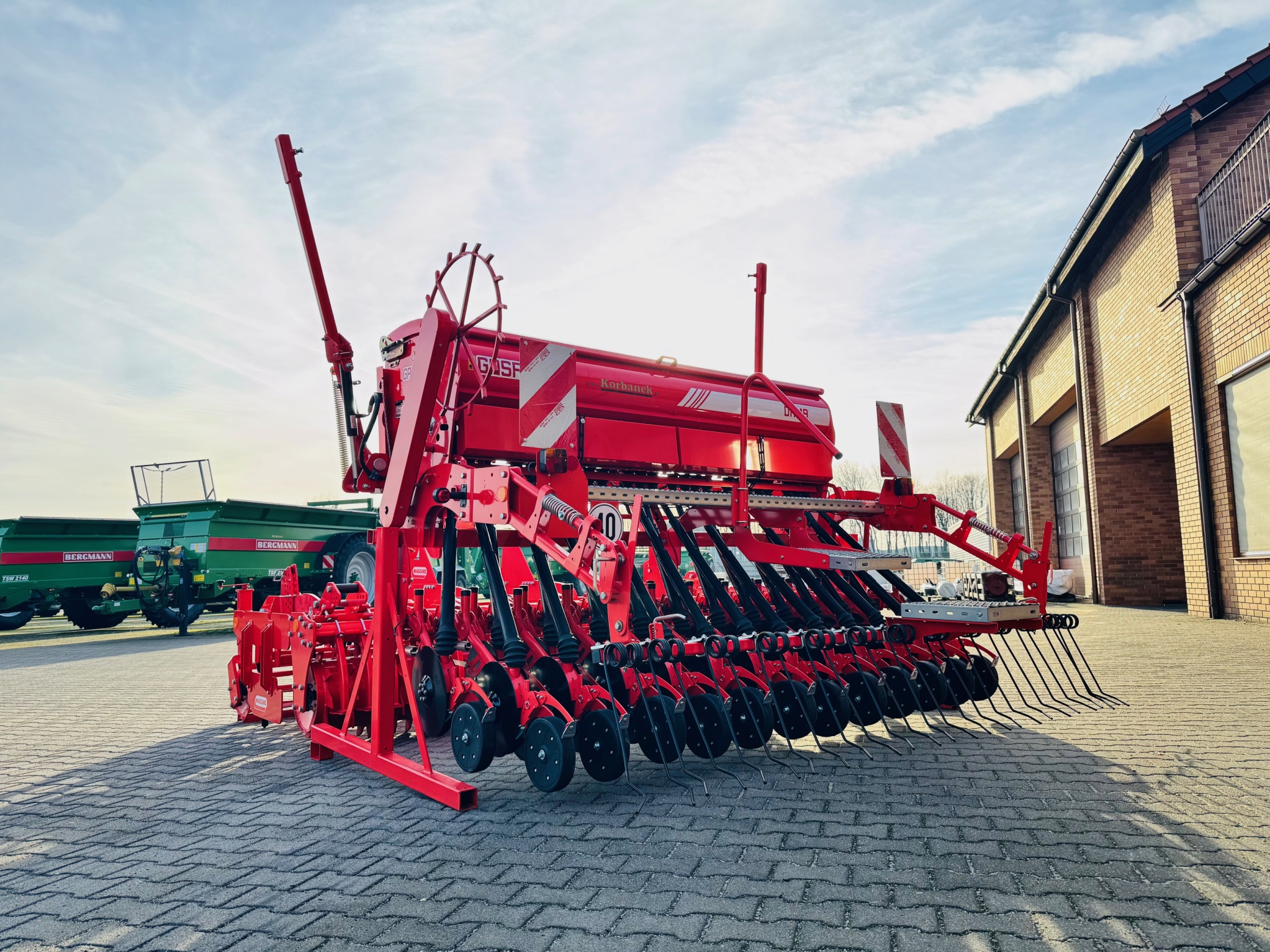 Agregat-uprawowo-siewny-zestaw-uprawowy-3-0-maschio-gaspardo-plac-firma-korbanek