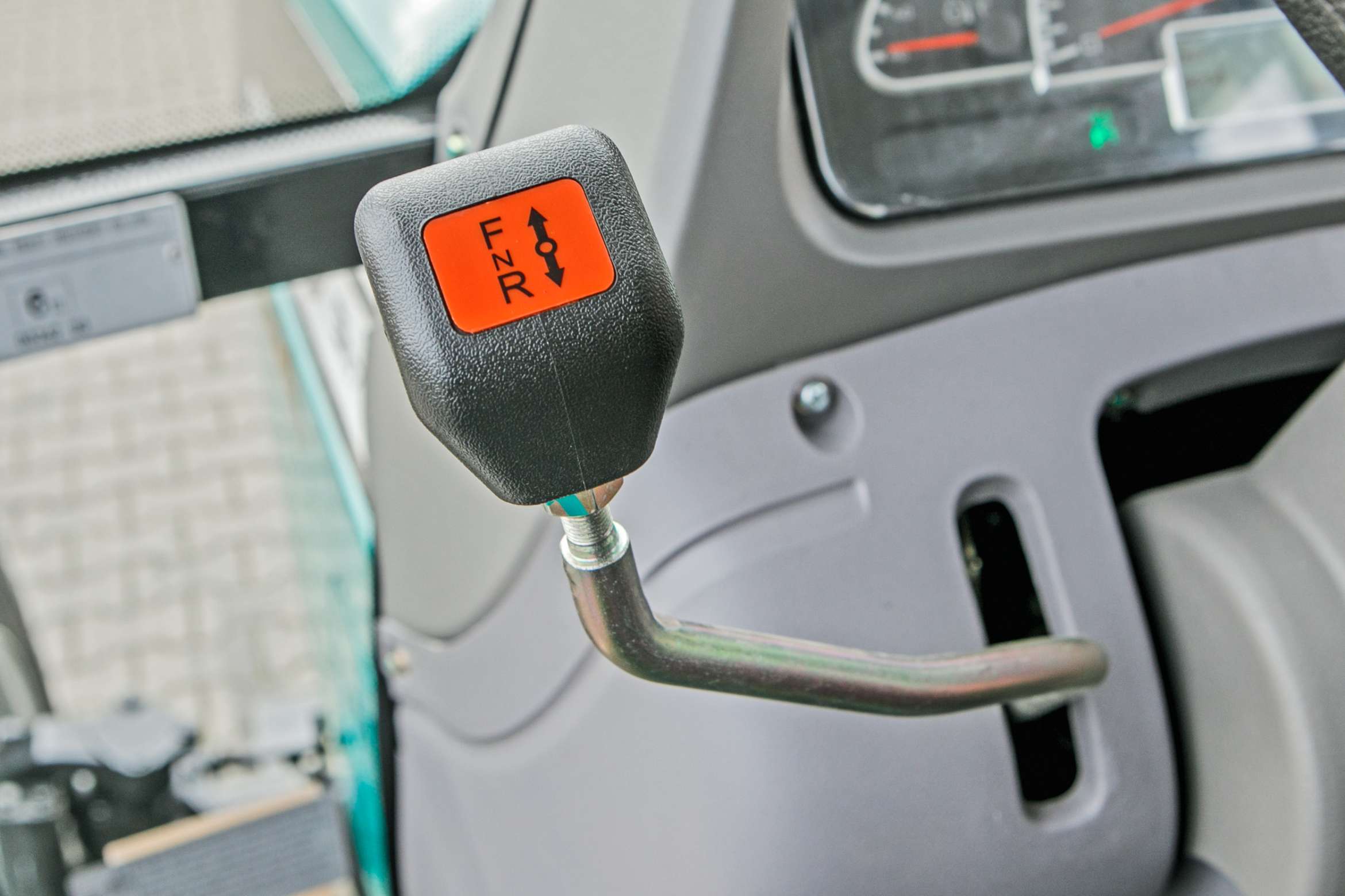Ciągnik rolniczy Arbos 3075 Stage V widok na rewers mechaniczny