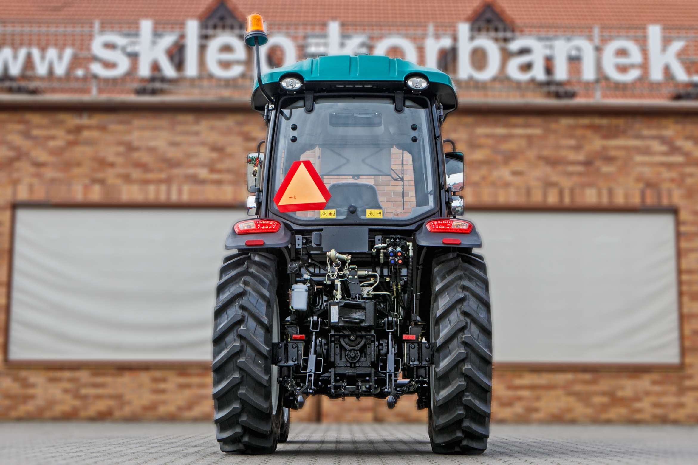 Ciągnik rolniczy Arbos 3075 Stage V widok na tył