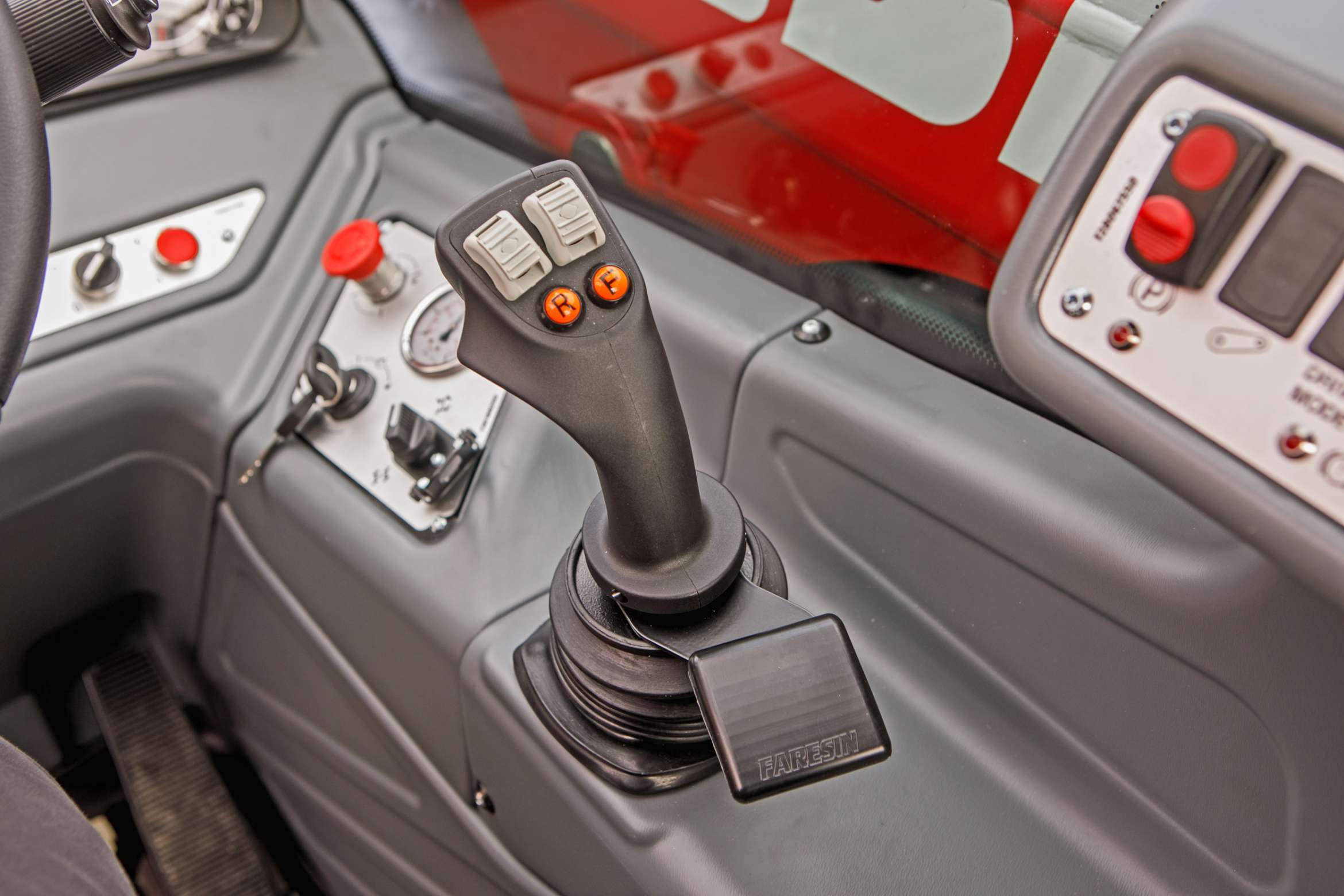 Faresin 6.26 silnik Yanmar Bosh Spicer joystick kabina panel sterowania