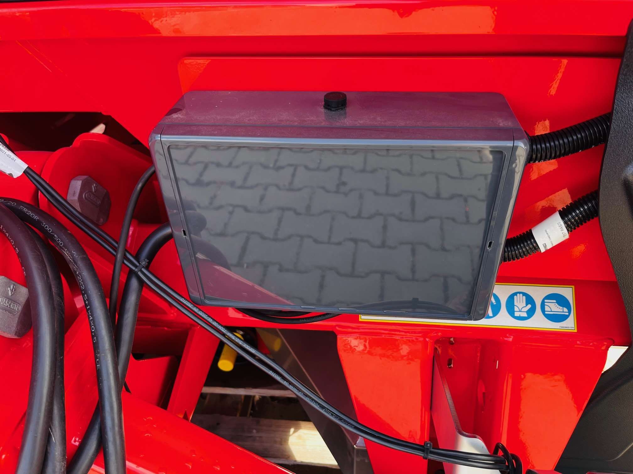 Rozsiewacz dwutarczowy do nawozu Maschio Gaspardo EW 213 ISOTRONIC