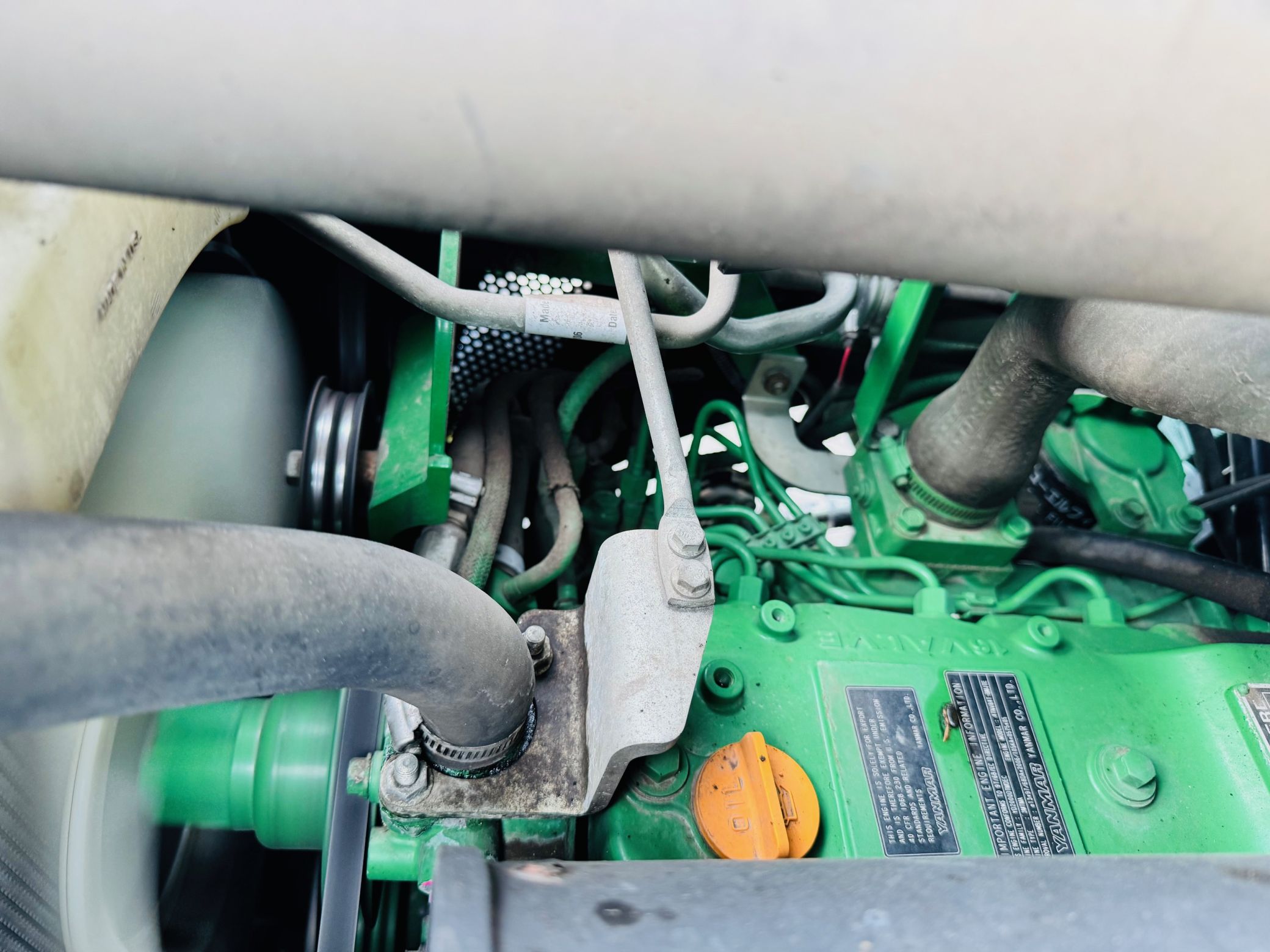kompaktowy-wielozadaniowy-traktor-ciagnik-john-deere-seria-r-4049-z-ladowacz-czolowy-przedni-tuz--plac-firma-korbanek