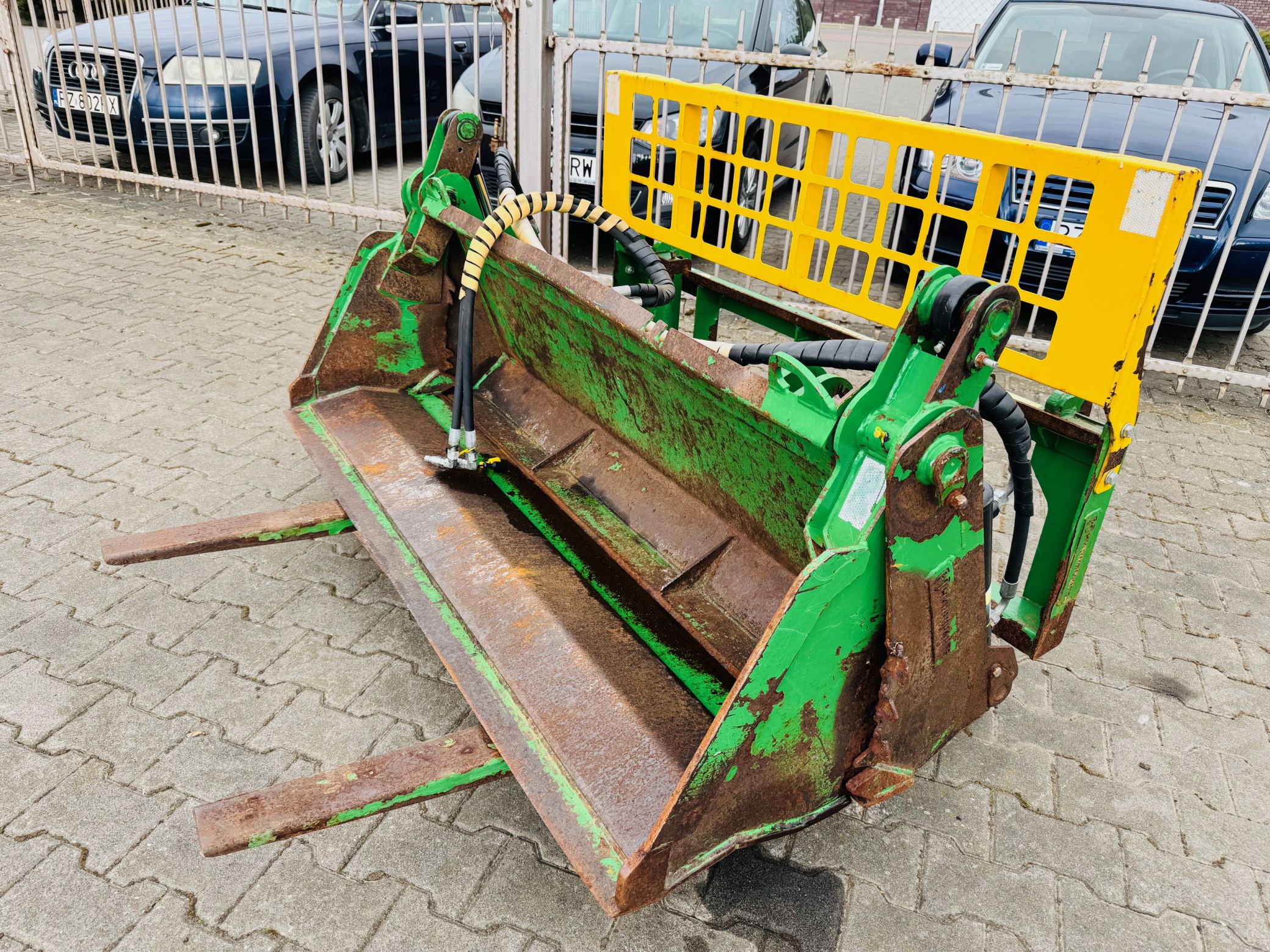 kompaktowy-wielozadaniowy-traktor-ciagnik-john-deere-seria-r-4049-z-ladowacz-czolowy-przedni-tuz--plac-firma-korbanek