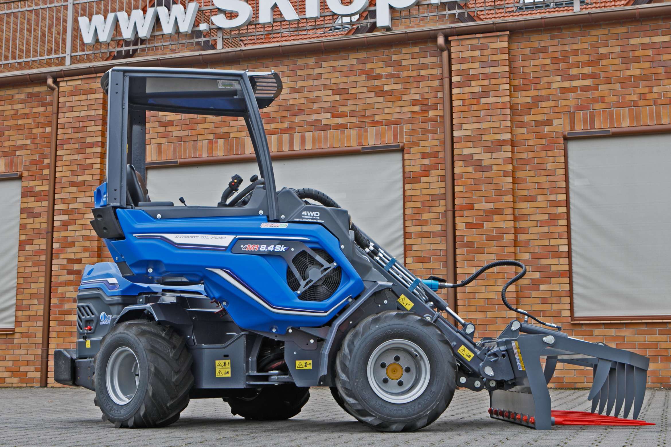 Multione seria 8 Kubota Korbanek front maszyny maszyna skręcona ramię krokodyl
