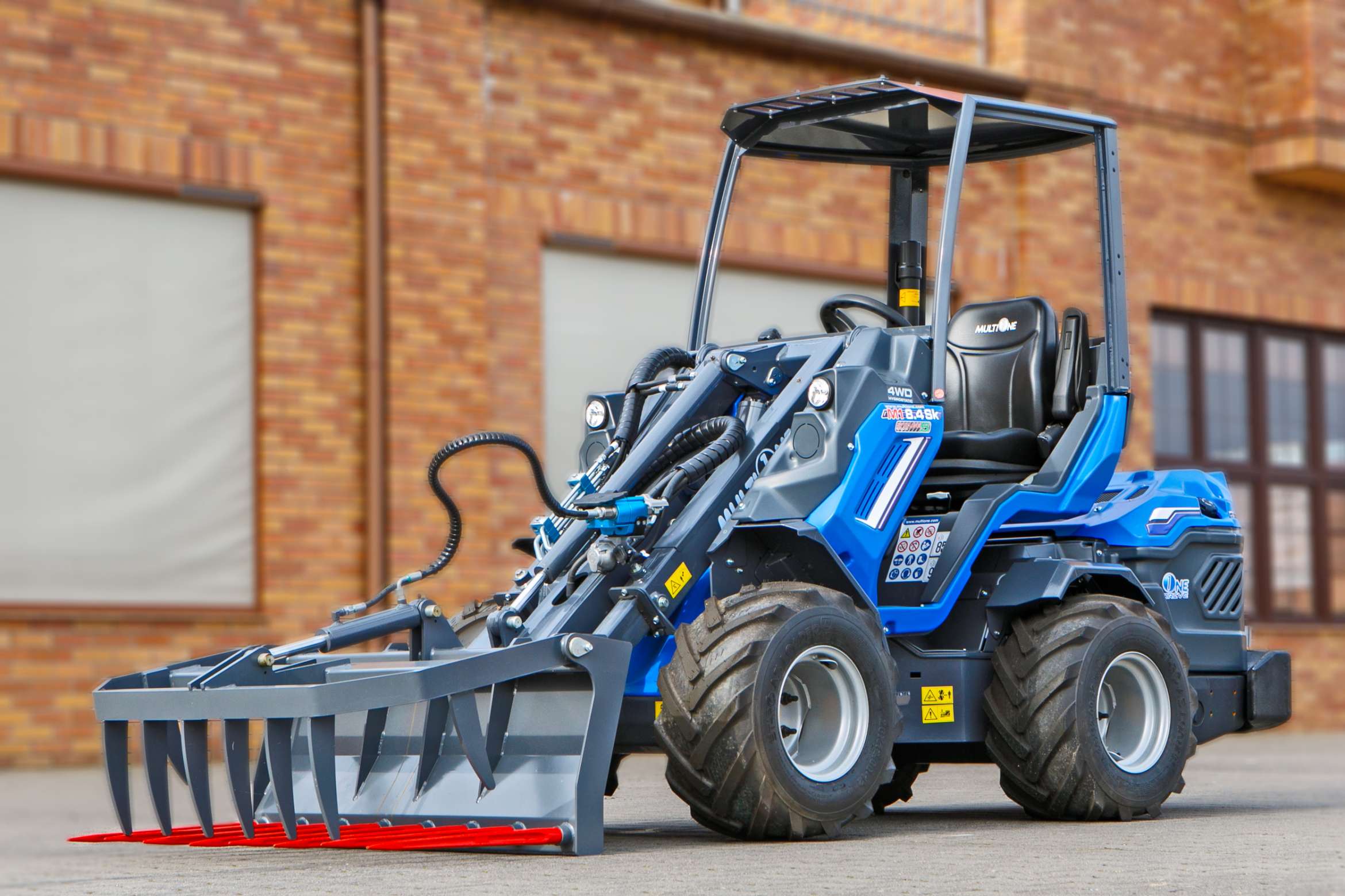 Multione seria 8 Kubota Korbanek bok maszyny ramię krokodyl szybkozłącze kabina