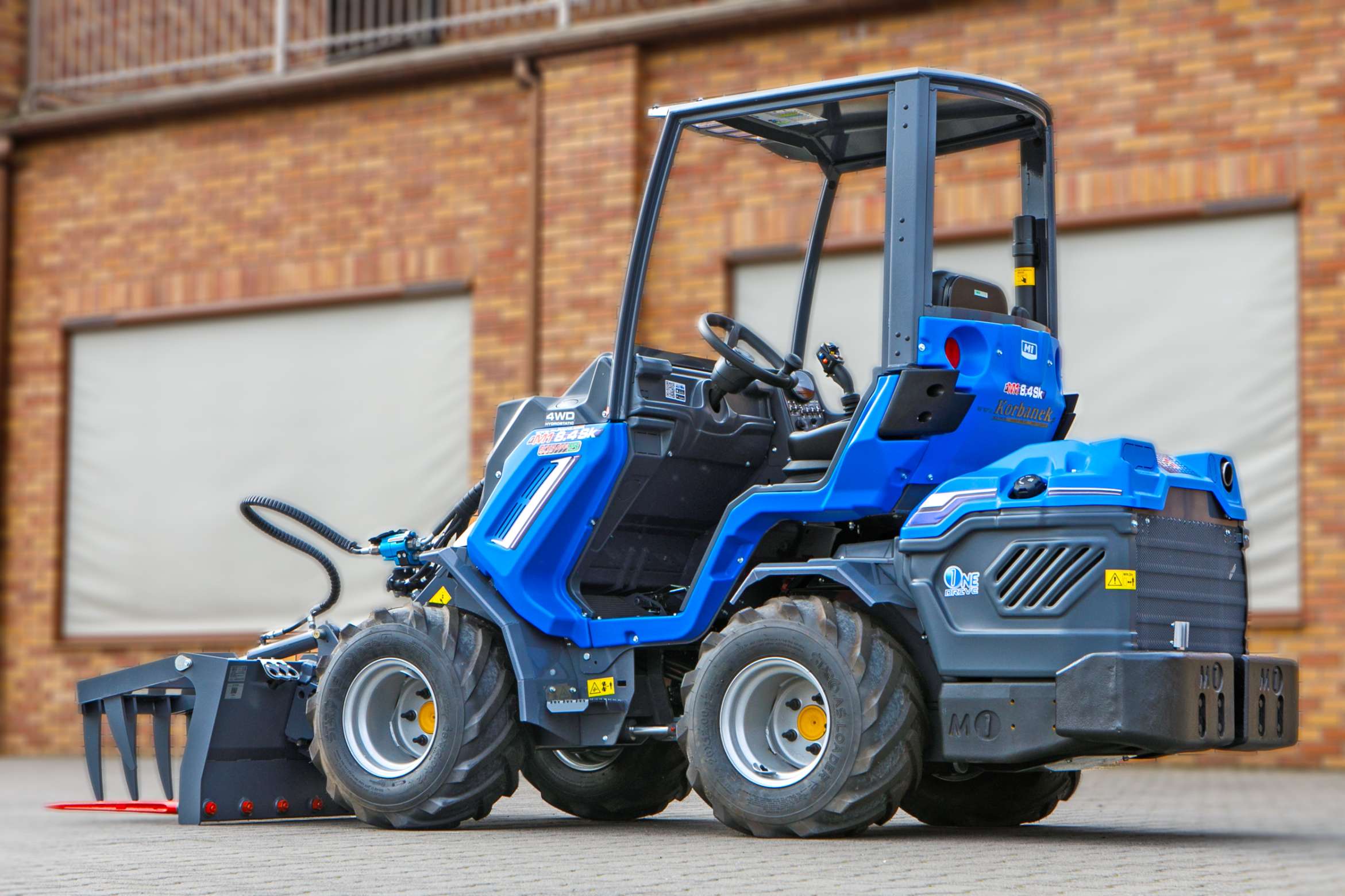 Multione seria 8 Kubota Korbanek bok tył maszyny ramię krokodyl szybkozłącze kabina