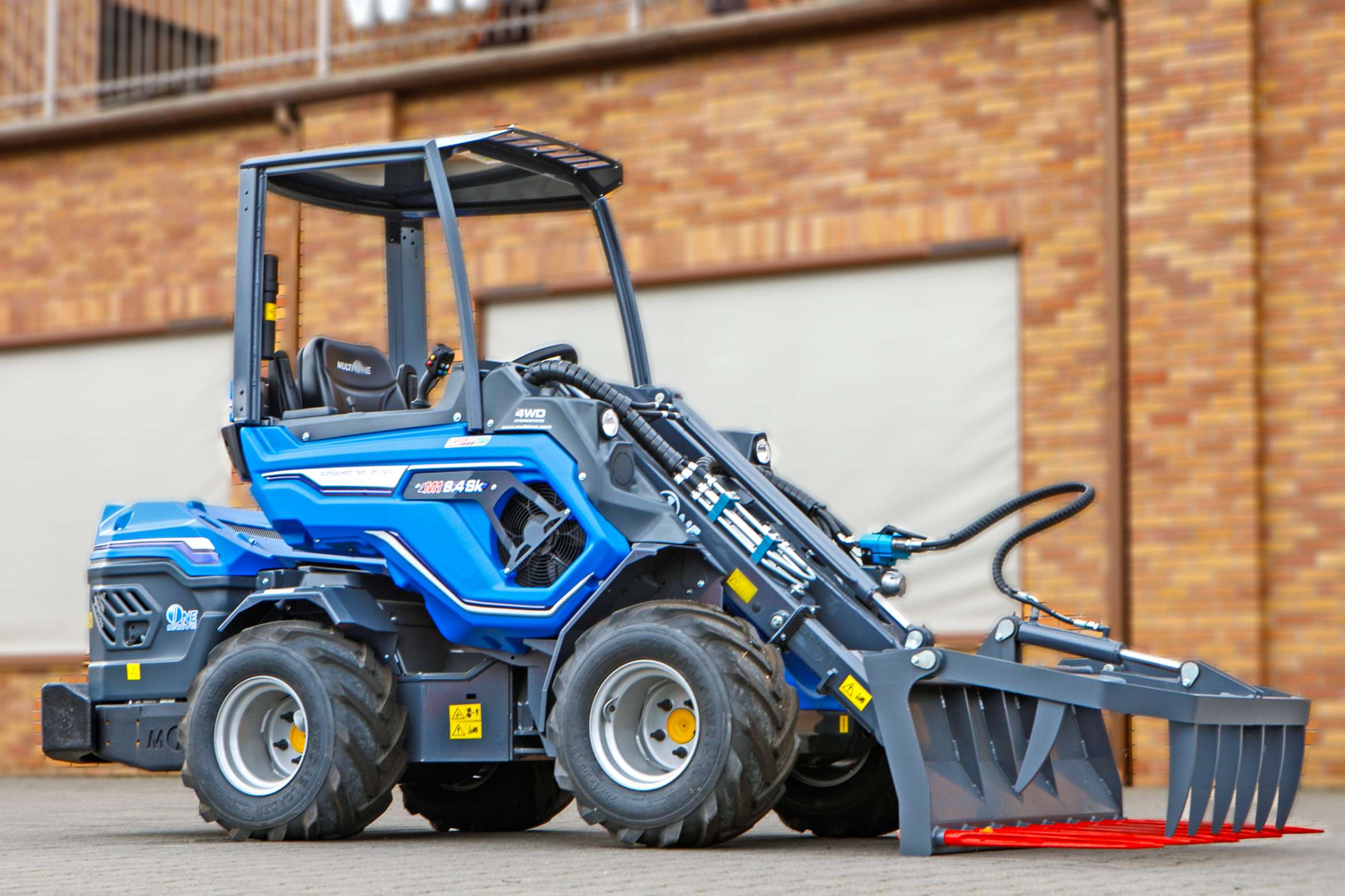 Multione seria 8 Kubota Korbanek bok maszyny ramię krokodyl szybkozłącze kabina