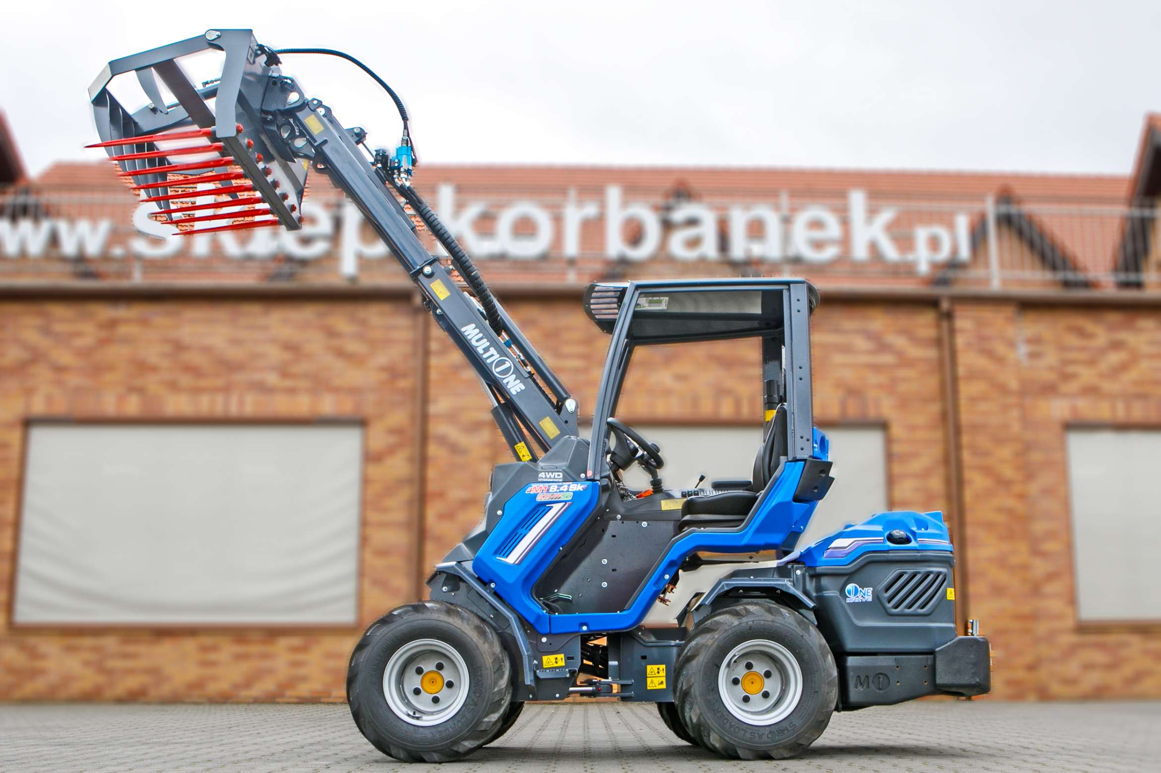 Multione seria 8 Kubota Korbanek bok maszyny kabina ramię wysunięty teleskop