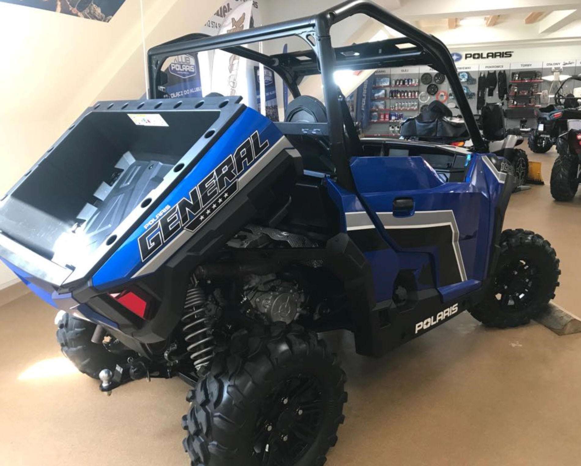 Super Quad Polaris atv z serii General 1000 EPS widok na prawy bok